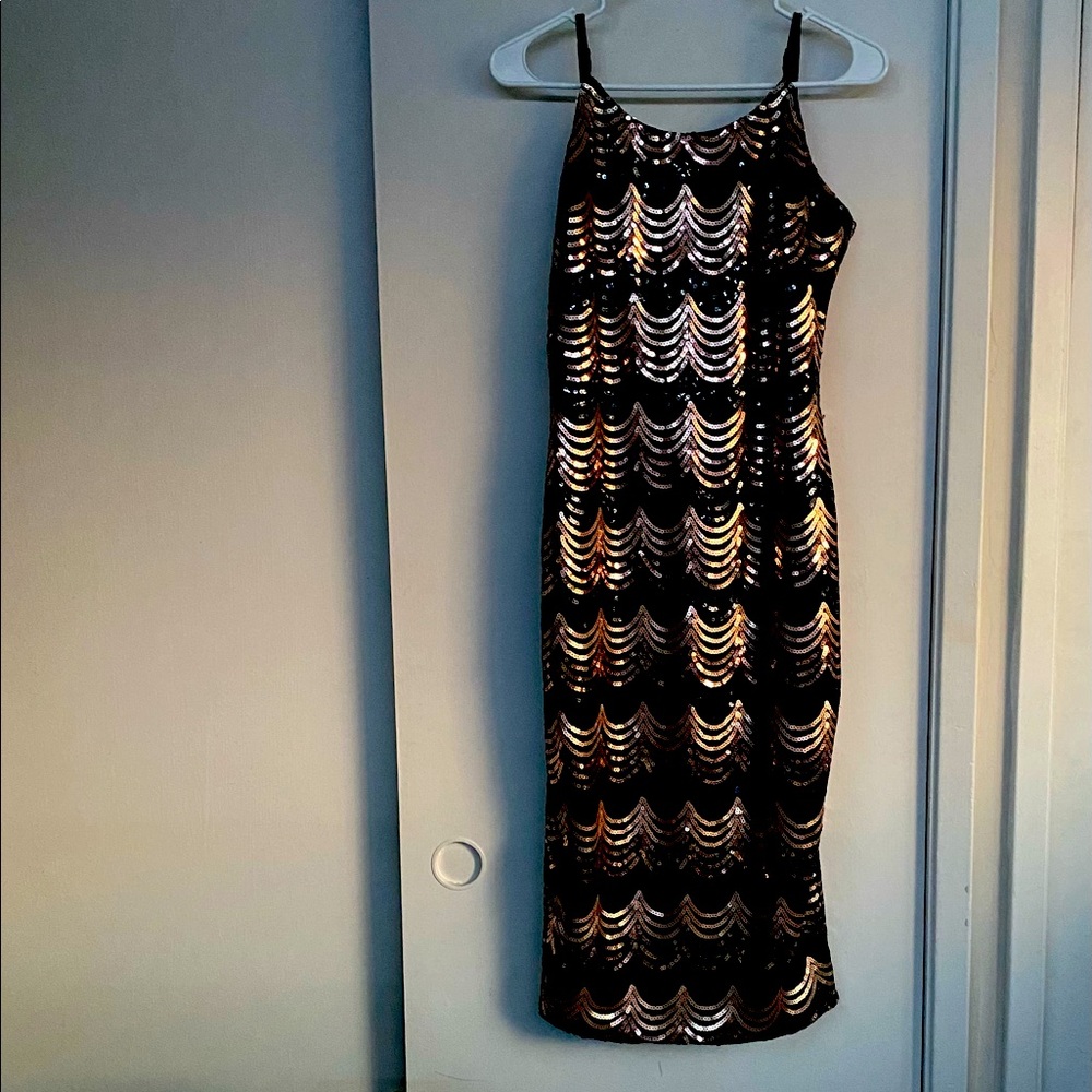 Scallop design, Sequin spaghetti strap midi dress w/ rounded neck & back zipper